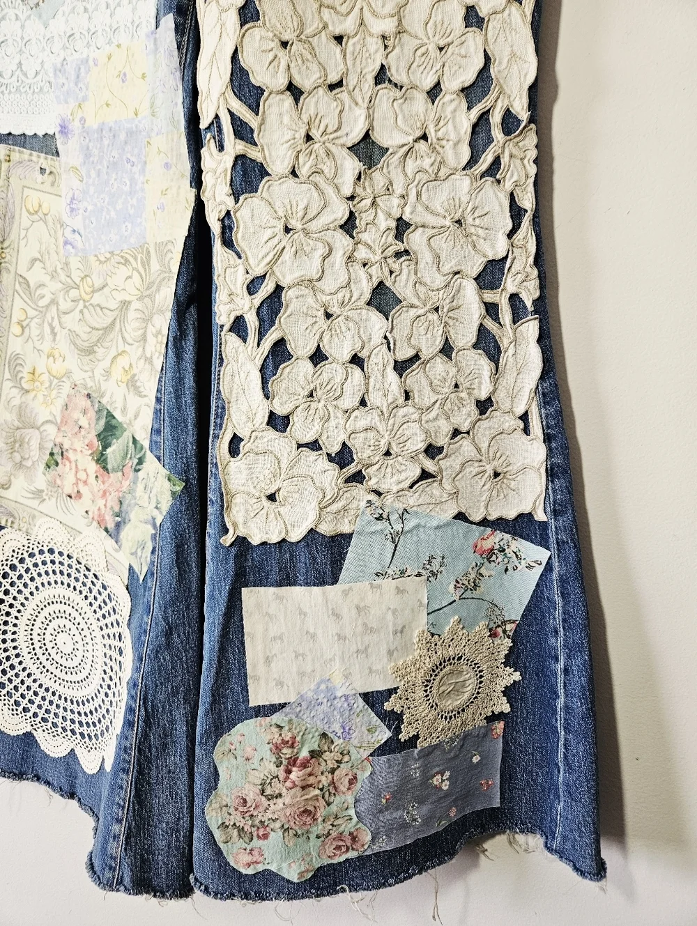Reworked Boho Pilcro Anthropologie Jeans Size 32 Lace Applique Upcyced - Picture 4 of 10